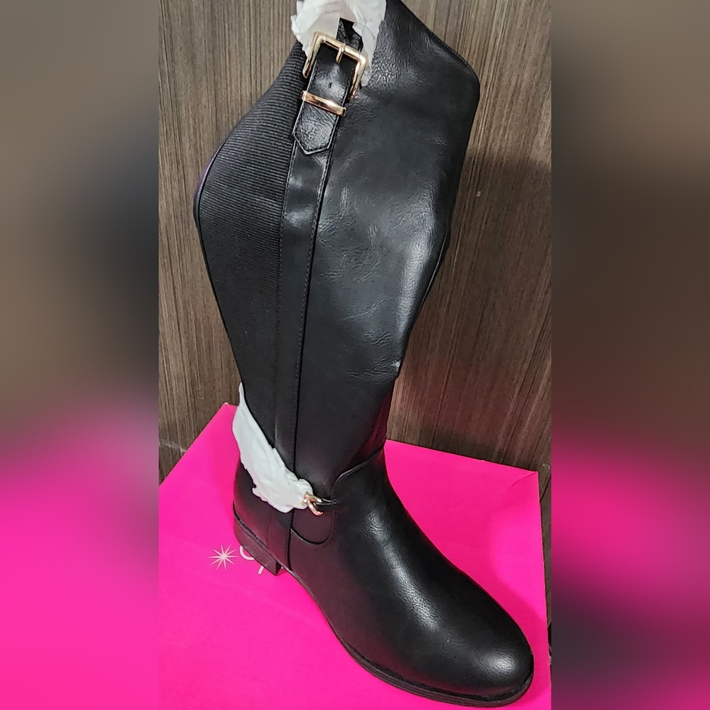 Shoedazzle Gamela Chain Detail Flat Boot size 9